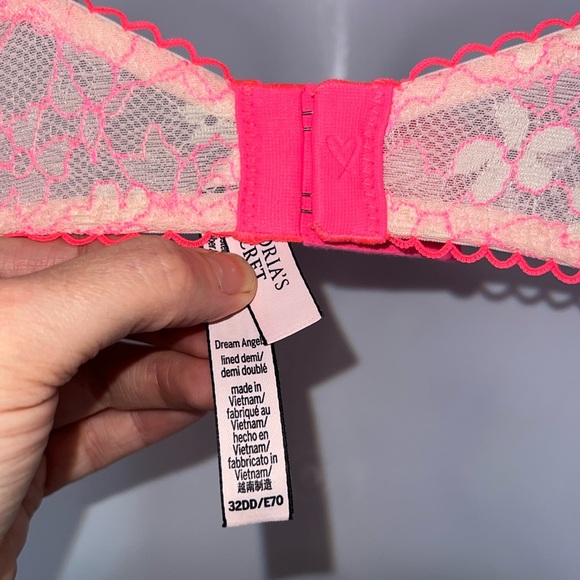 Victoria's Secret Bra - Dream Angel - Picture 3 of 3